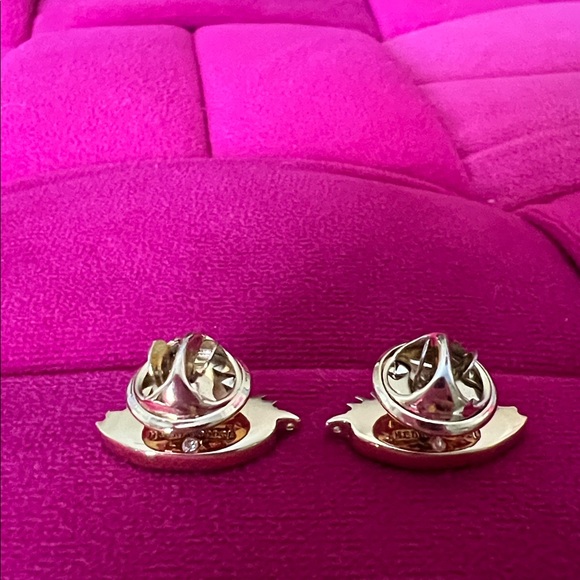 Henri Bendel Inluencer Pins-Like New - Picture 6 of 7
